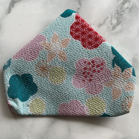 Chirimen Kimono triangle coin purse wallet from Japan - Picture 6 of 6